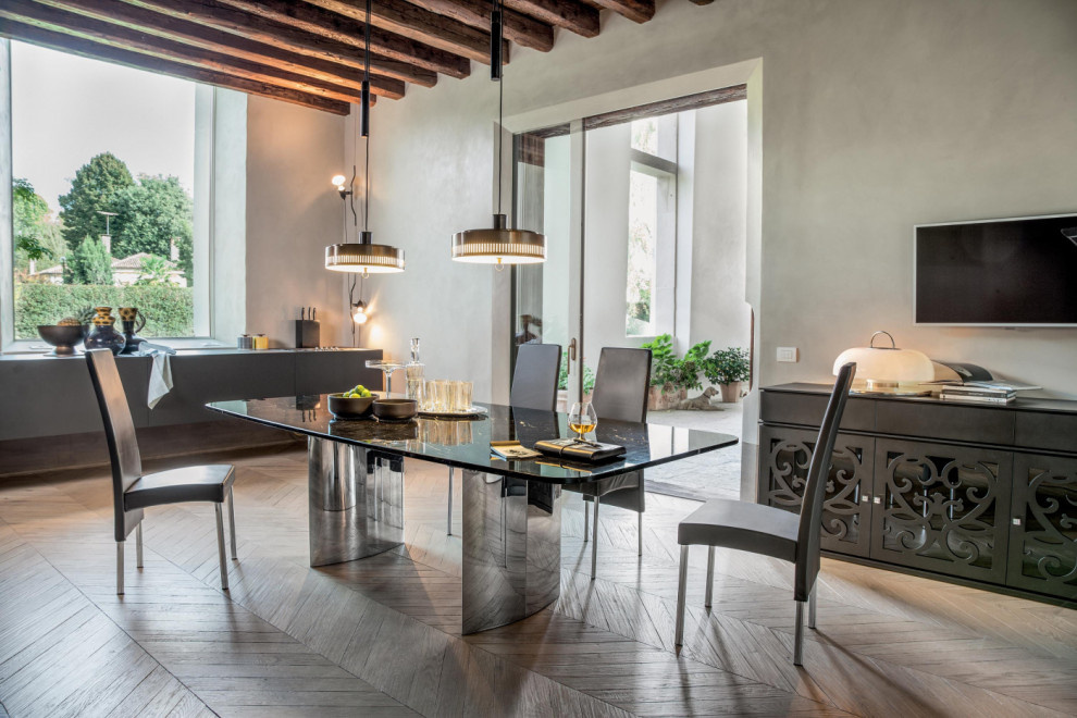 Основание из нержавеющей стали.