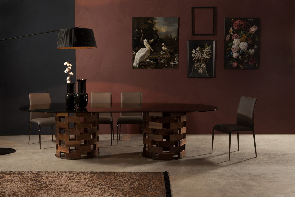 Стол Colosseo. Внушительный и мощный.