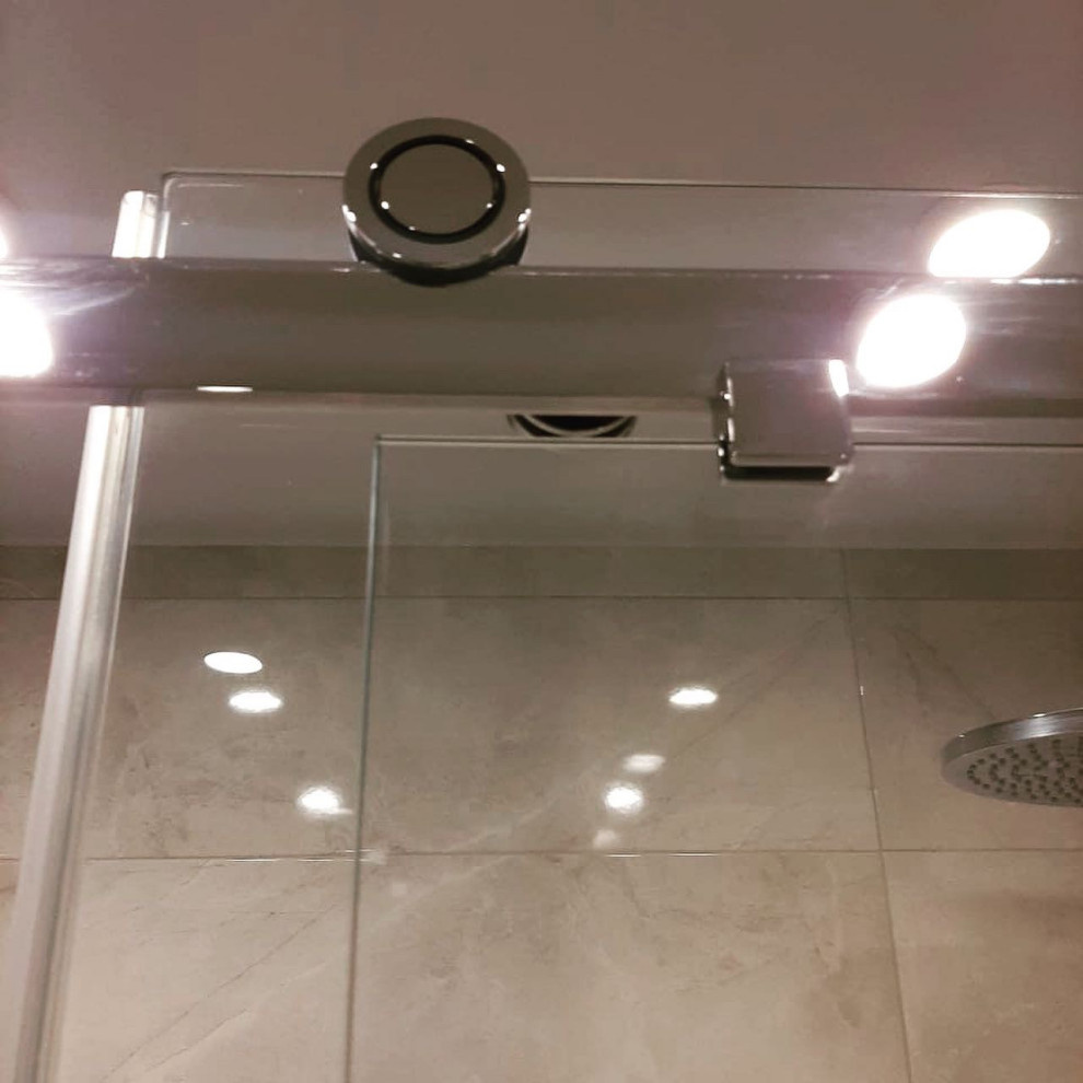 Раздвижная душевая перегородка из стекла Claro от MWE Германия