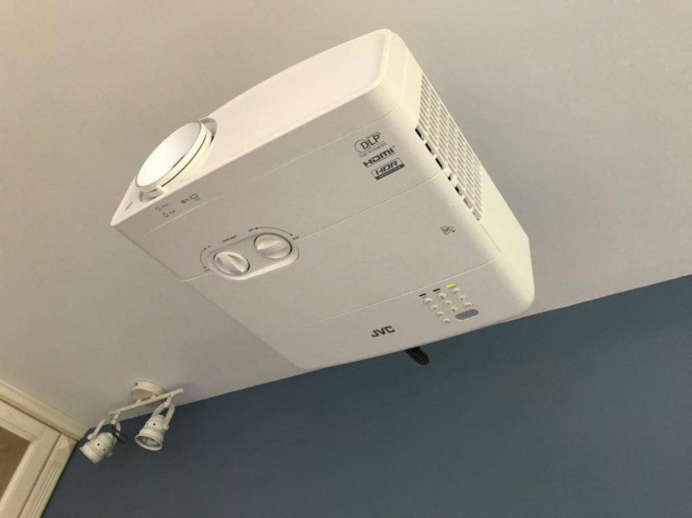 Белый проектор JVC