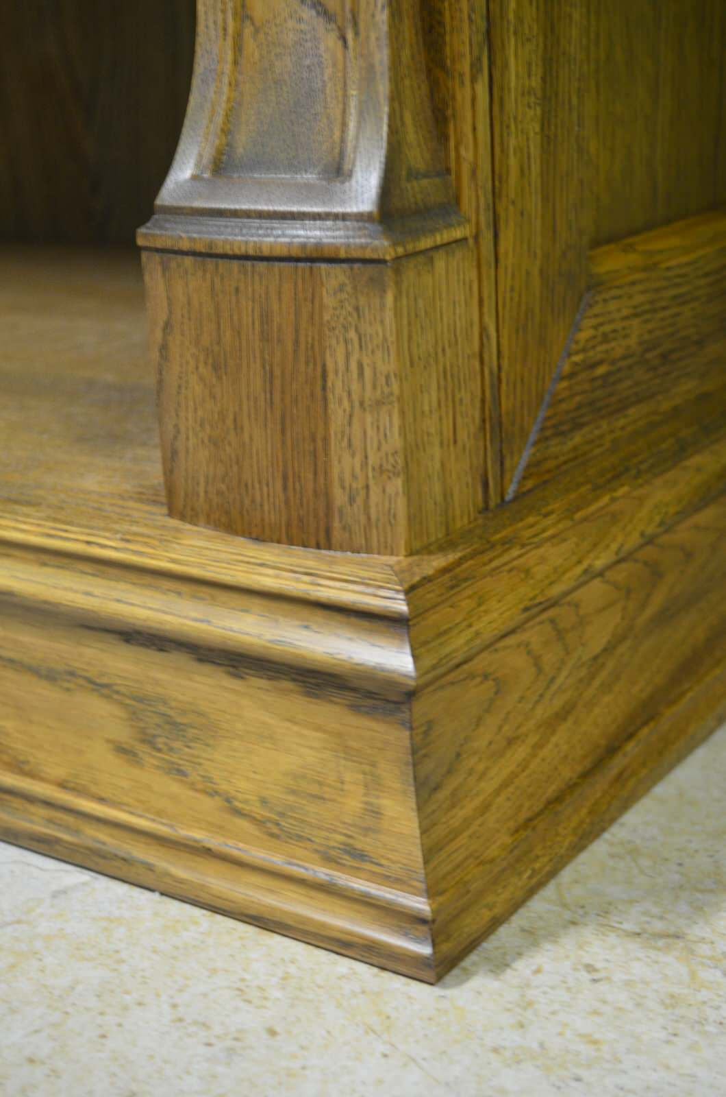 Книжный шкаф