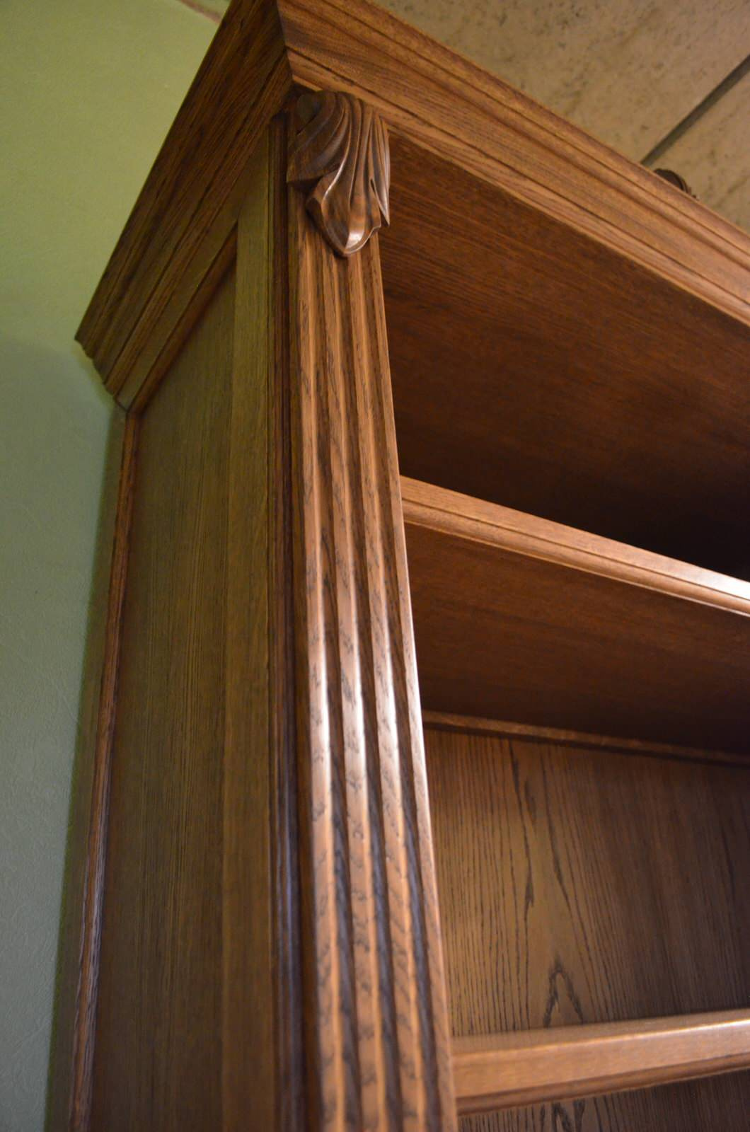 Книжный шкаф