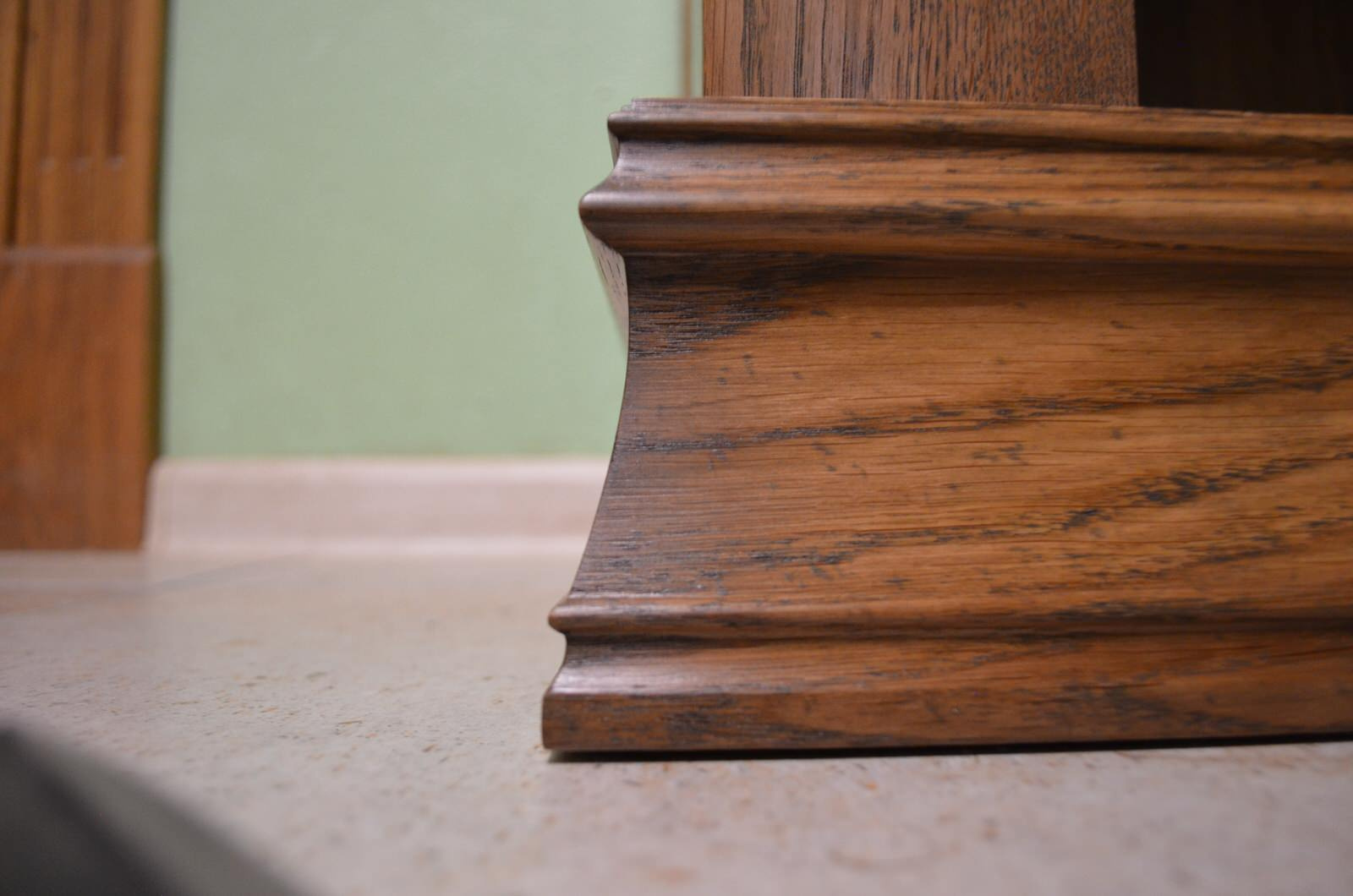 Книжный шкаф