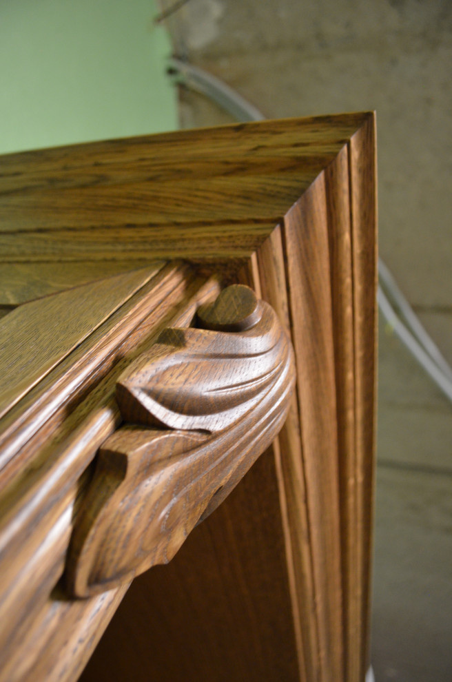 Книжный шкаф