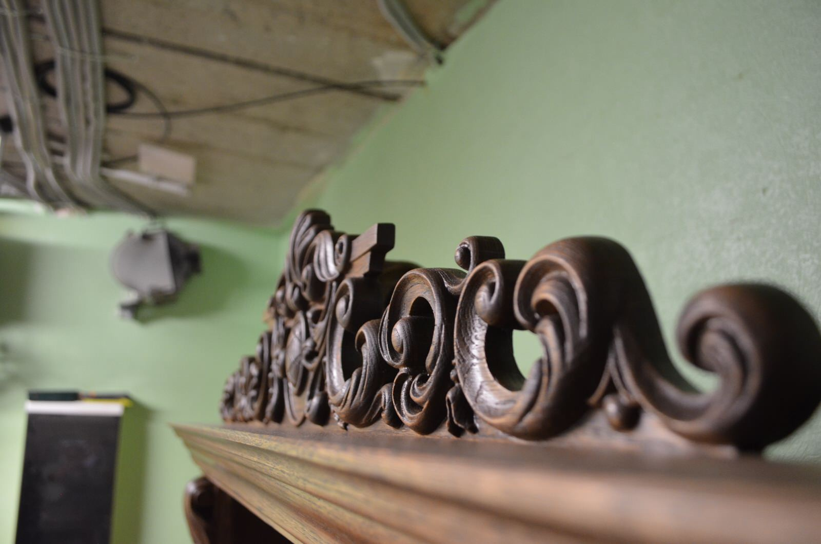 Книжный шкаф