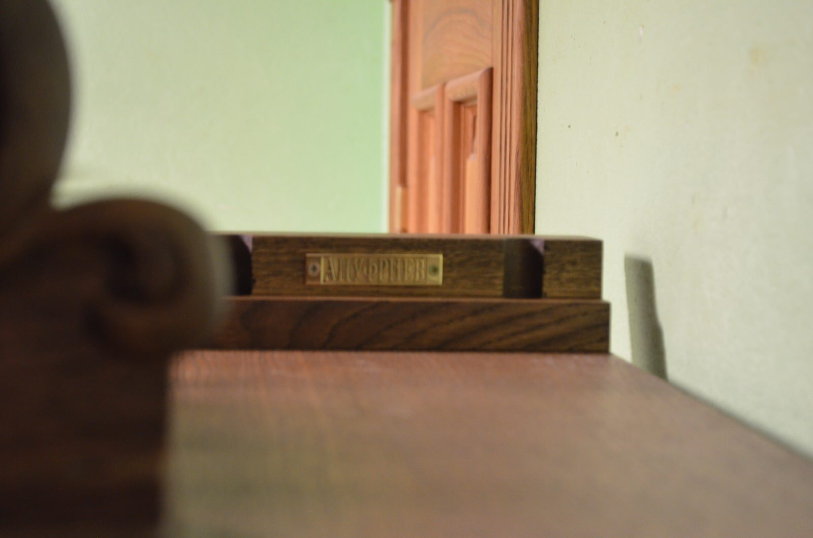 Книжный шкаф