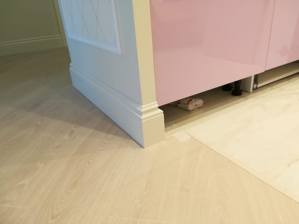 Дизайнерский плинтус в интерьере г.Реутов.