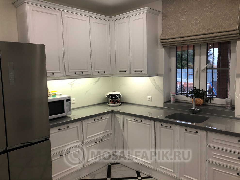 Белая кухня неоклассика