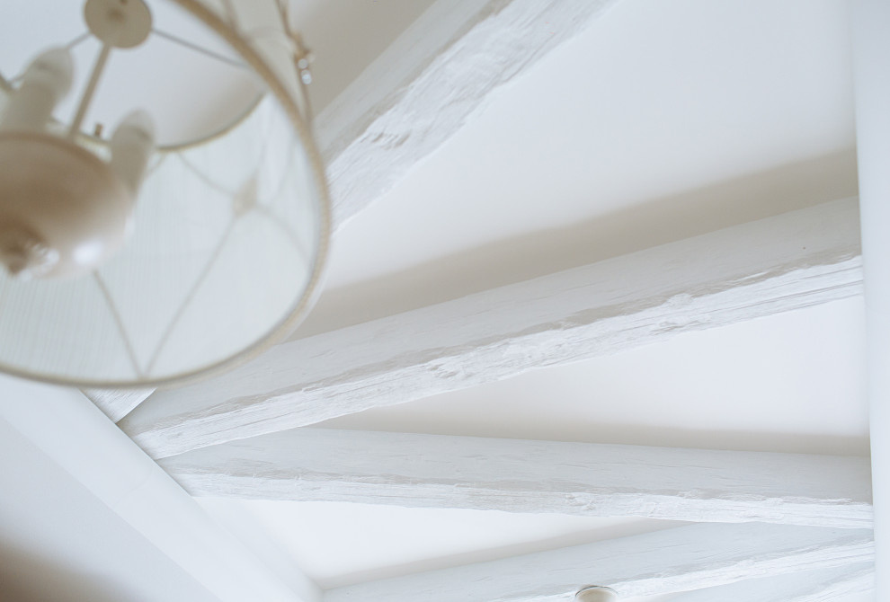 Современная интерпретация стиля "Шебби-шик" в двухкомнатной квартире на мансарде