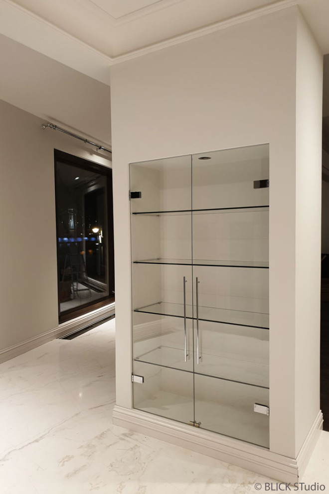 Обложка проекта: Стеклянный шкаф