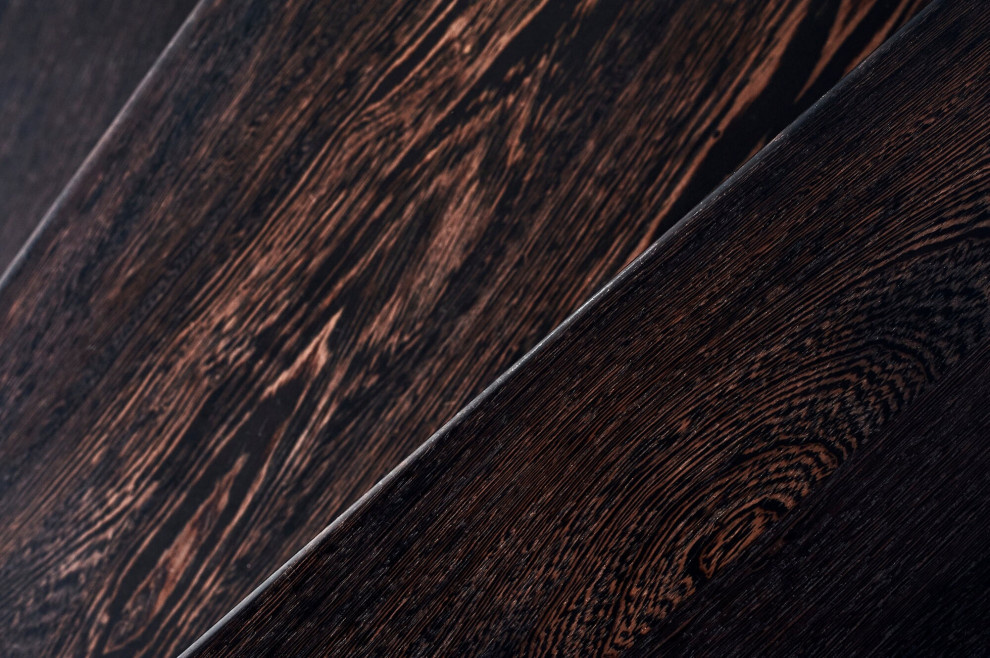 Консольная лестница в темных тонах