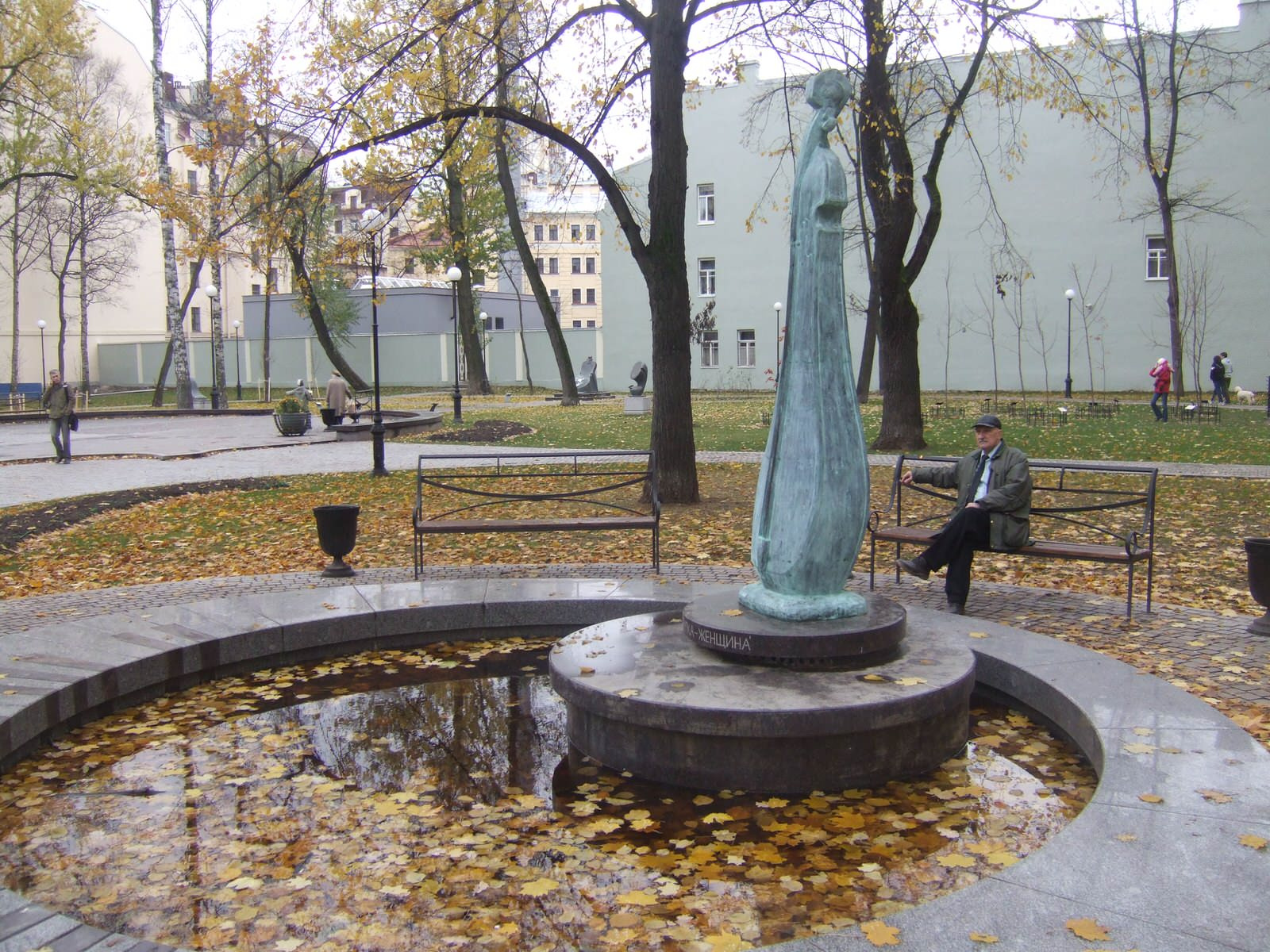 Скульптурный ансамбль «Первая скрипка» для сквера композитора Андрея Петрова