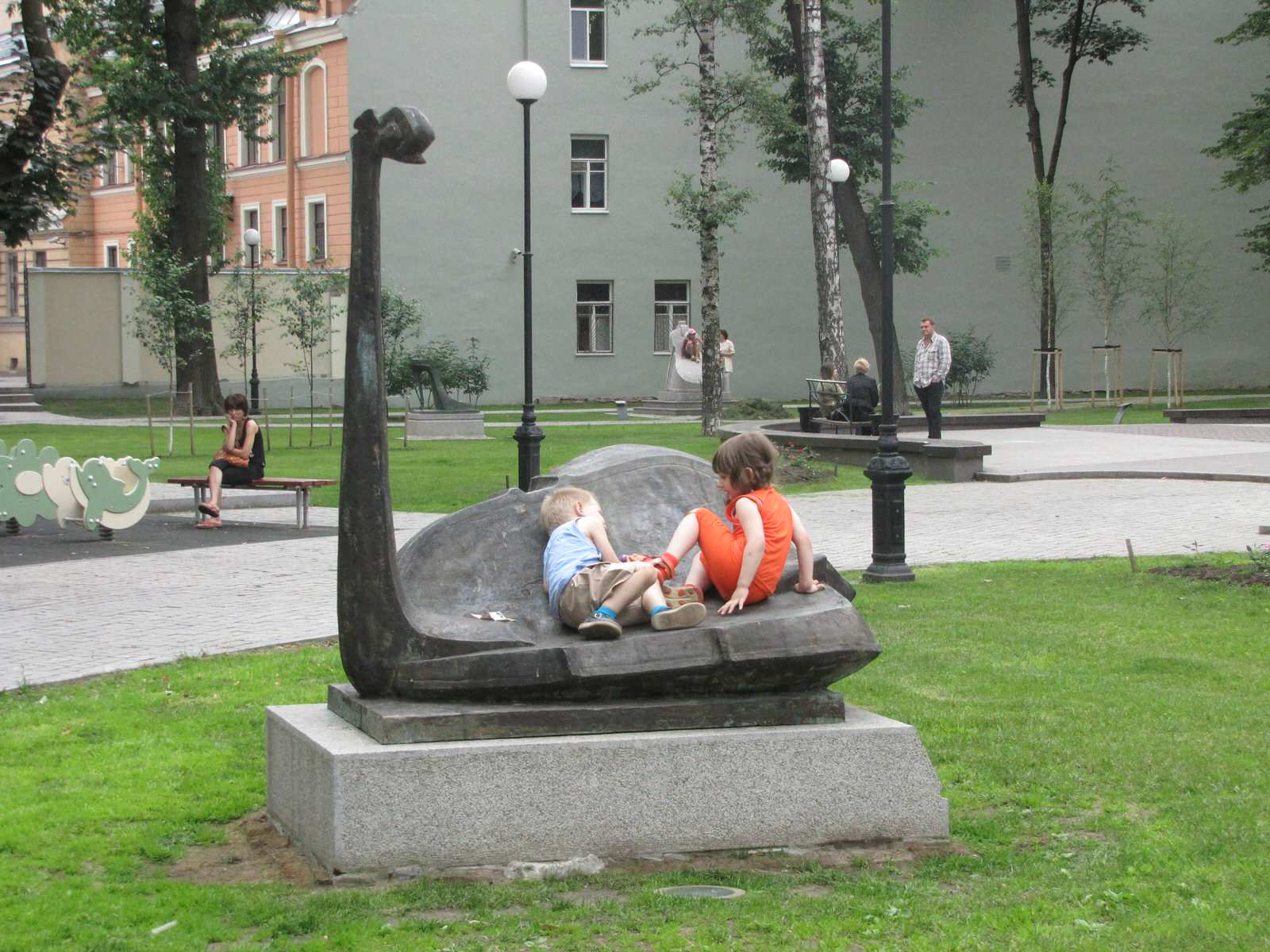 Скульптурный ансамбль «Первая скрипка» для сквера композитора Андрея Петрова