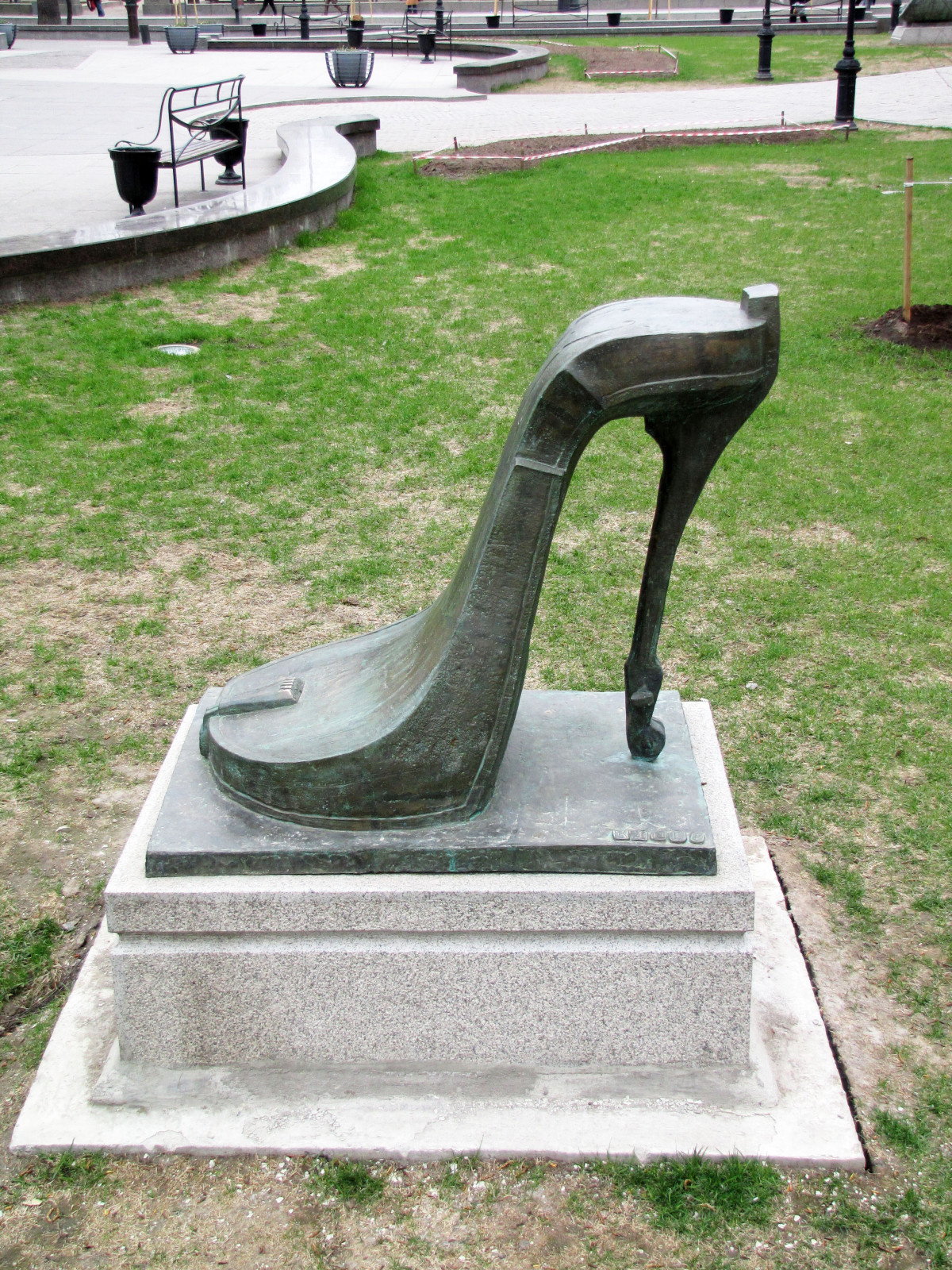 Скульптурный ансамбль «Первая скрипка» для сквера композитора Андрея Петрова