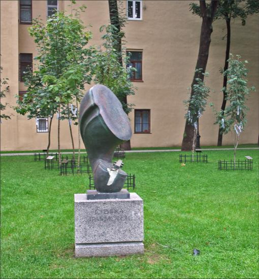 Скульптурный ансамбль «Первая скрипка» для сквера композитора Андрея Петрова