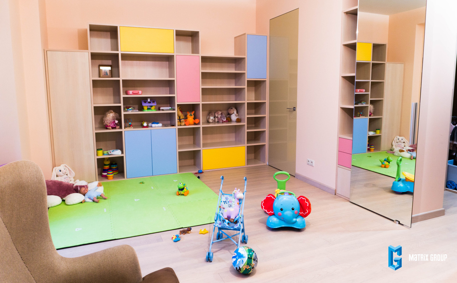 Корпусная мебель для всех жилых зон в ЖК Мономах