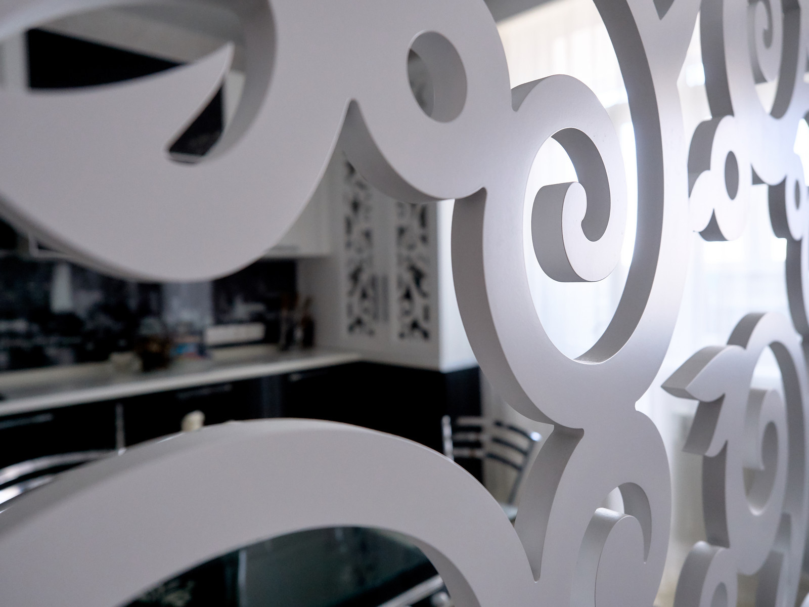 Союз белого и черного в интерьере квартиры