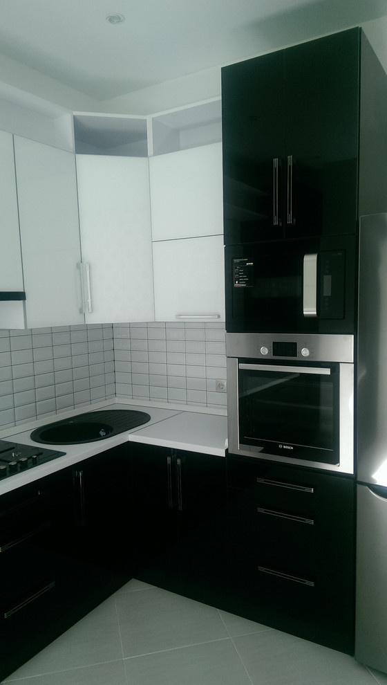 кухня белое черное пластик