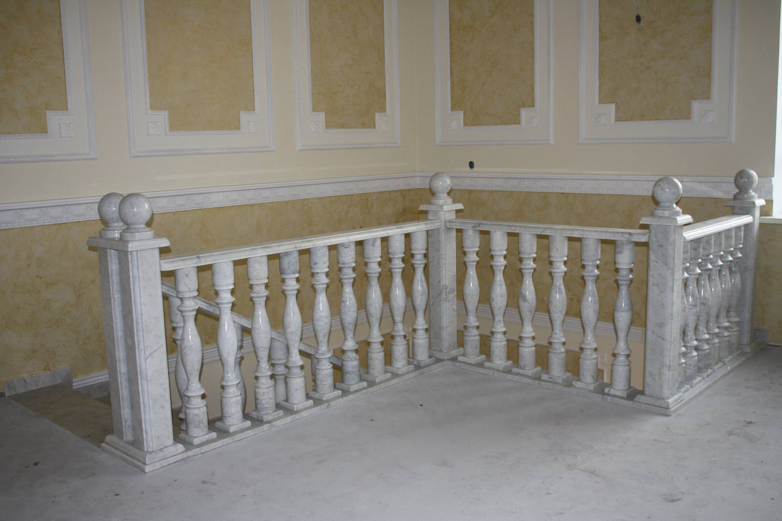 Лестницы из белого мрамора Коелга