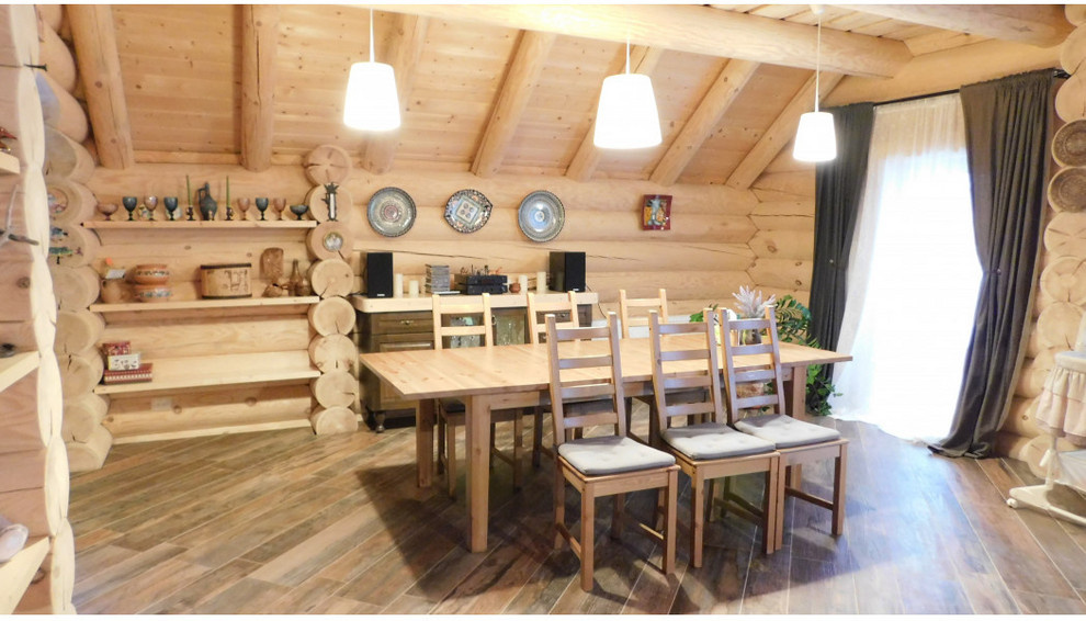 Дом в стиле шале из оцилиндрованного бревна 280 мм