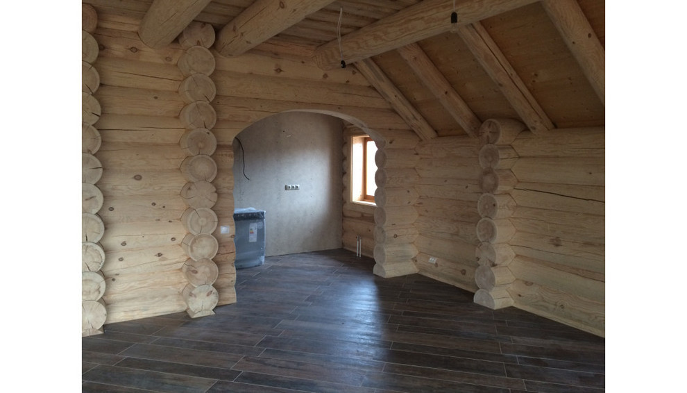 Дом в стиле шале из оцилиндрованного бревна 280 мм