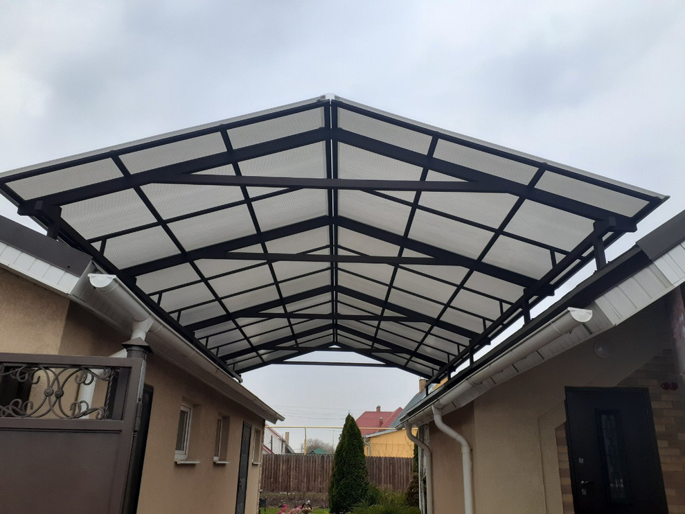 Металлический навес с сотовым поликарбонатом