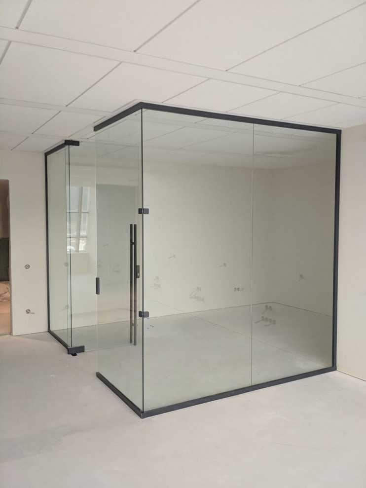 Стеклянные офисные перегродки на Пионерской