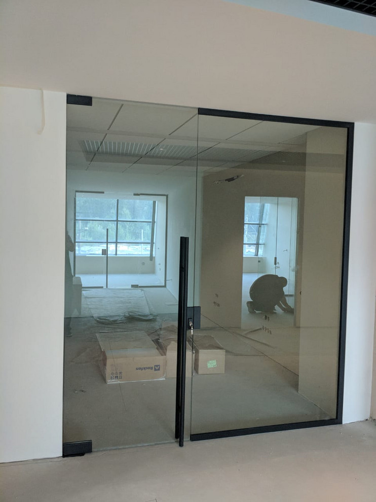 Стеклянные офисные перегродки на Пионерской