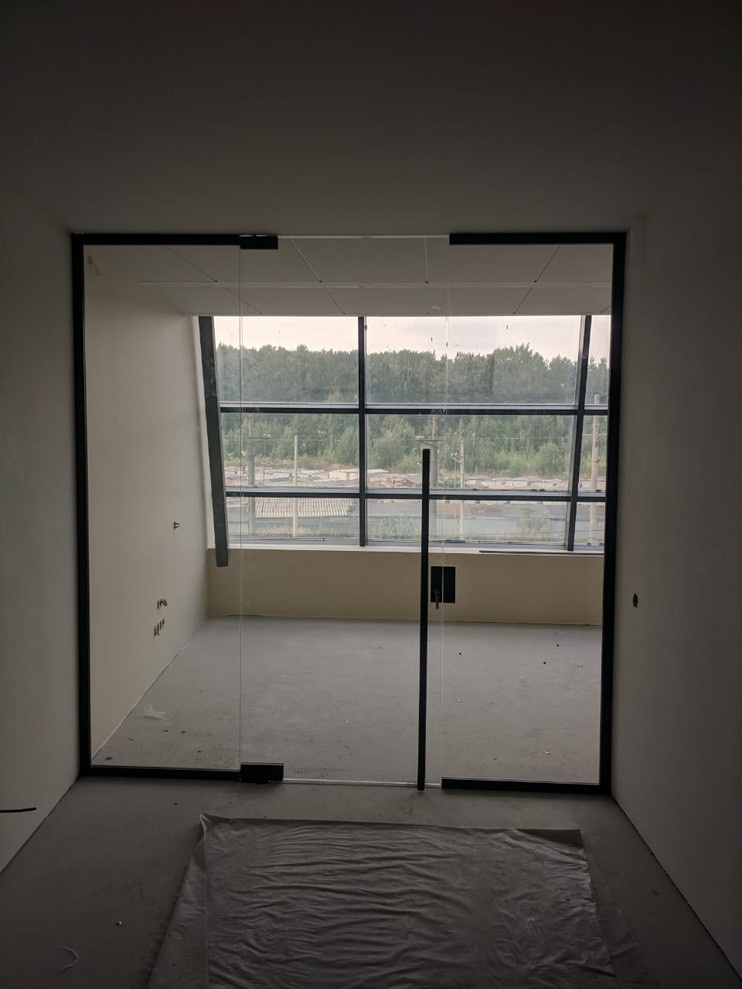 Стеклянные офисные перегродки на Пионерской