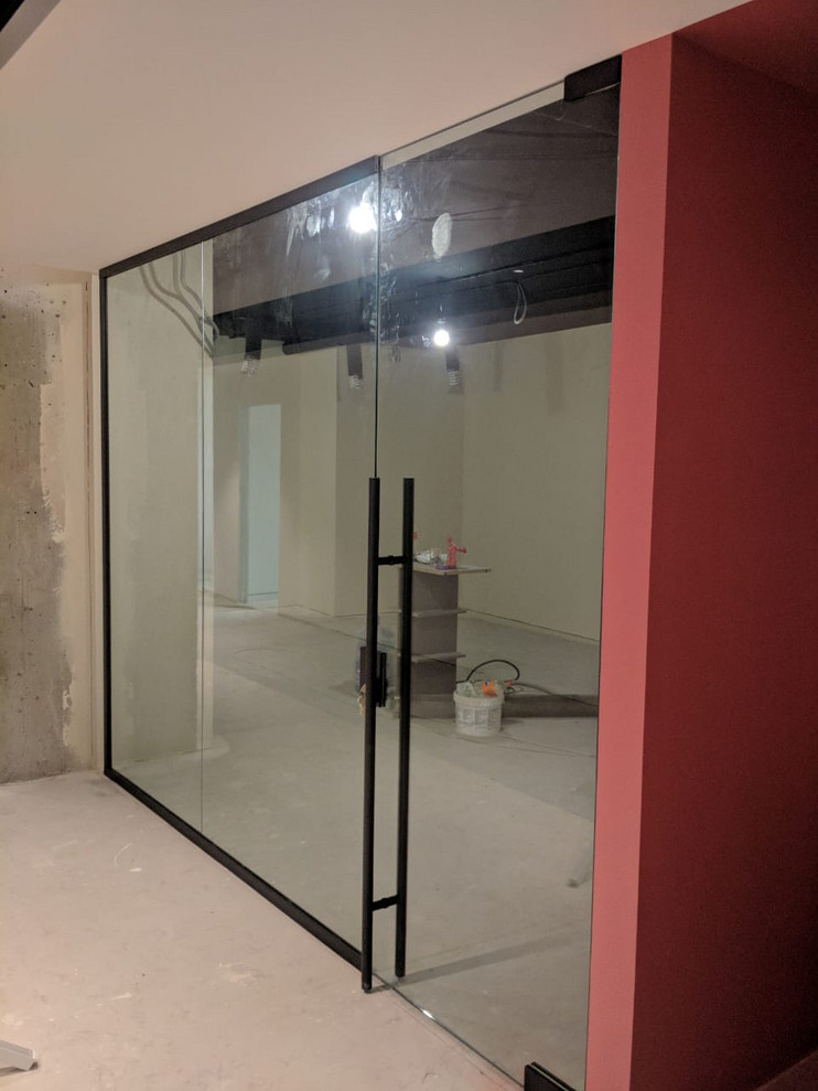 Стеклянные офисные перегродки на Пионерской