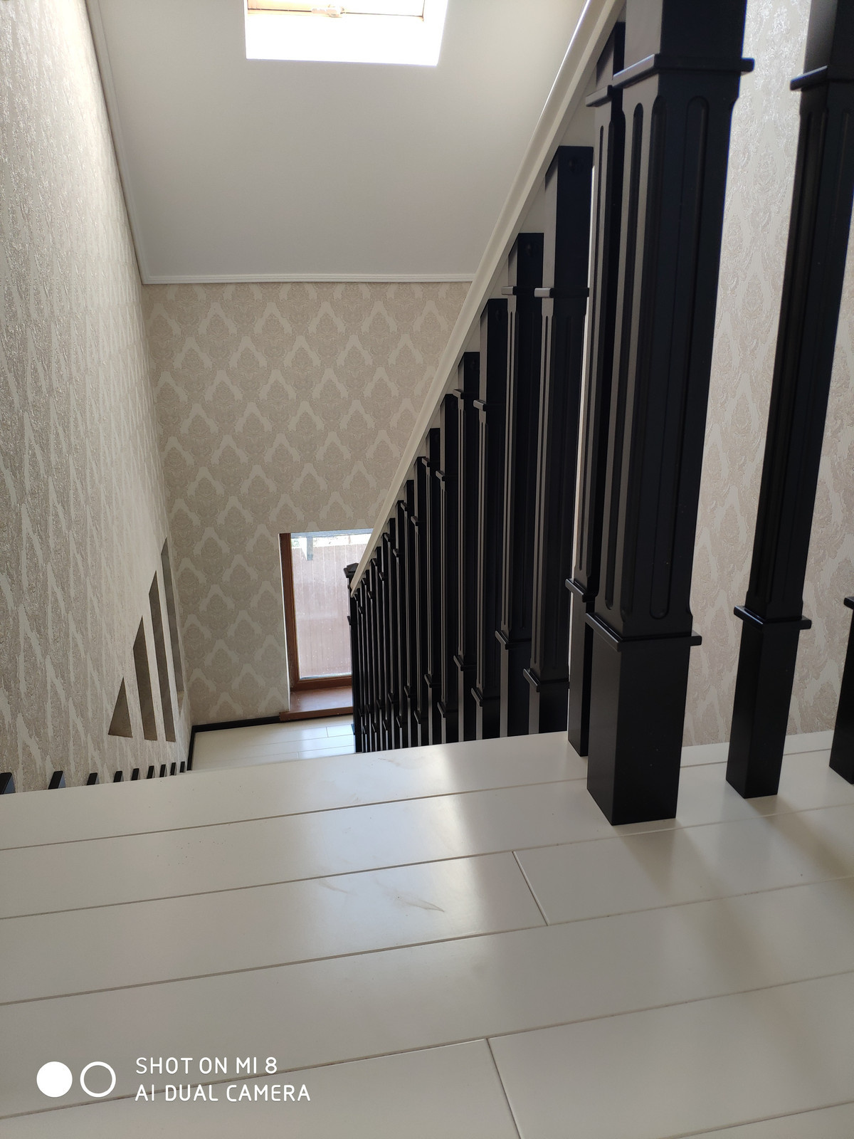 Лестница в контрастном стиле