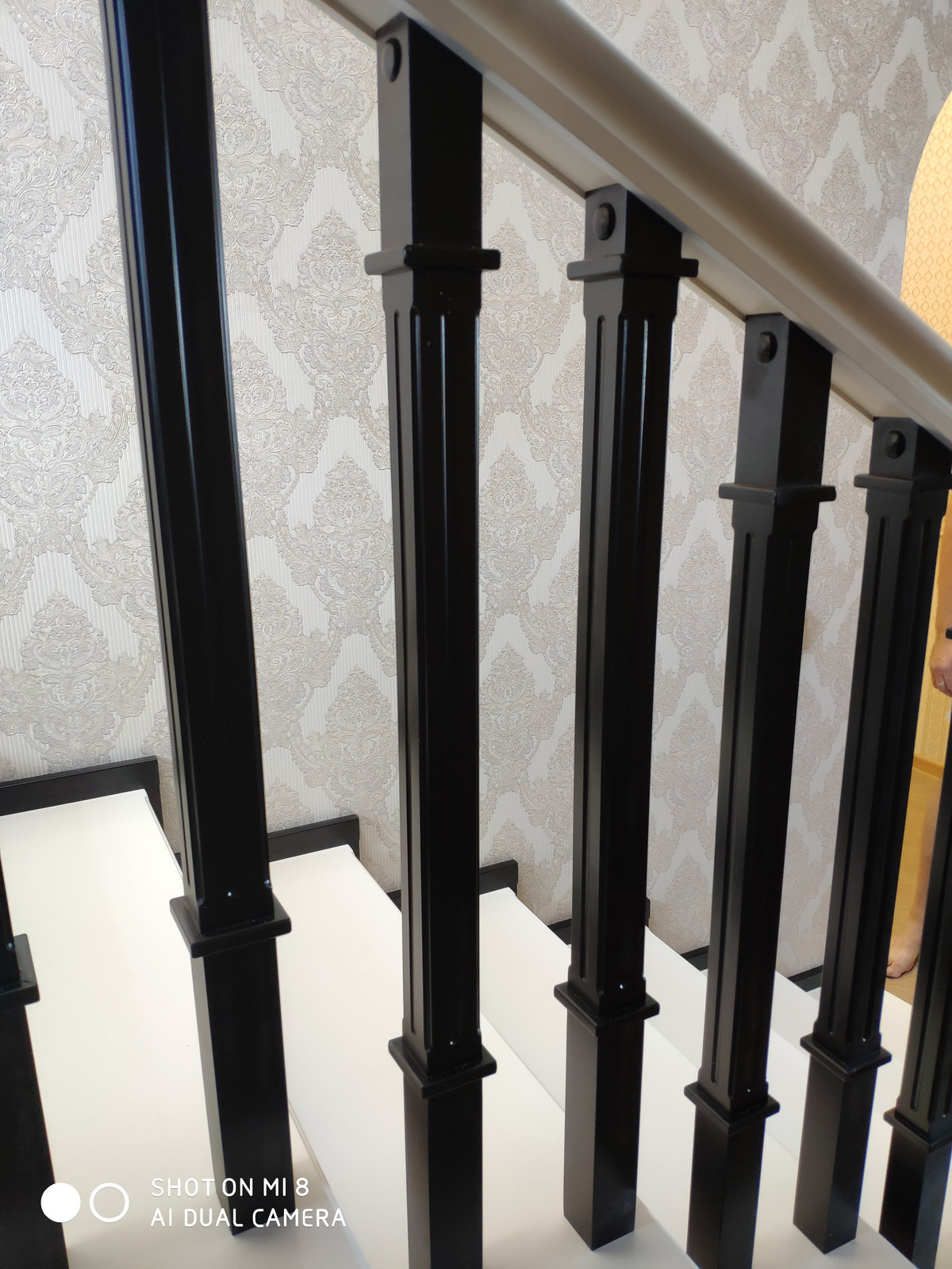 Лестница в контрастном стиле