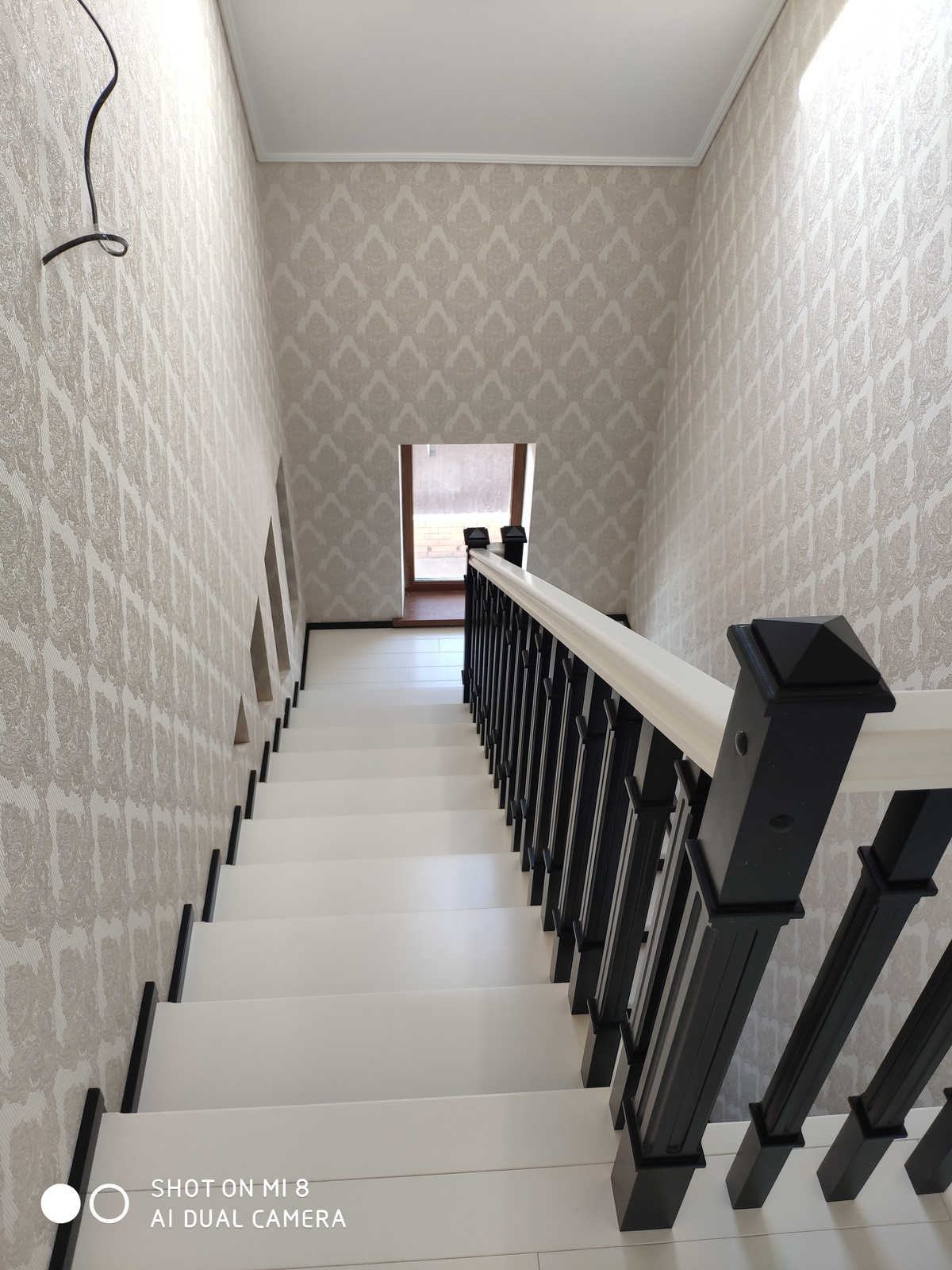 Лестница в контрастном стиле