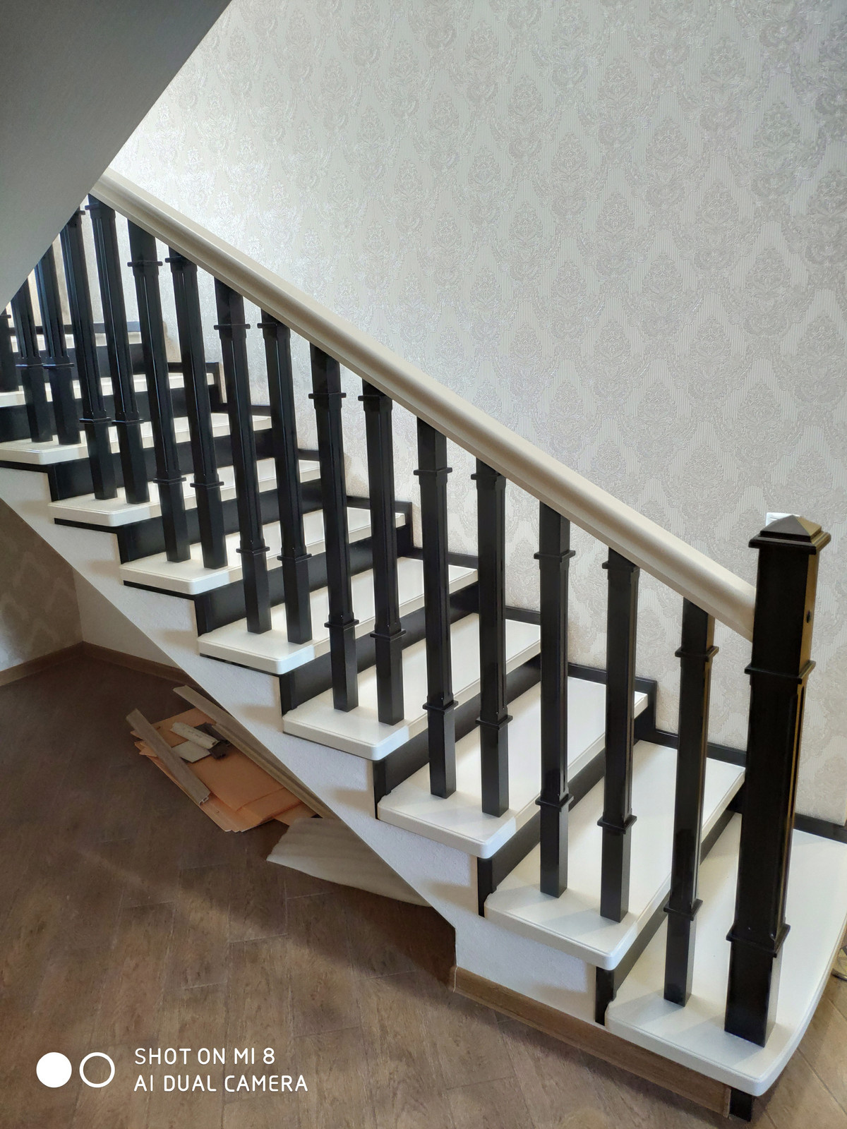 Лестница в контрастном стиле