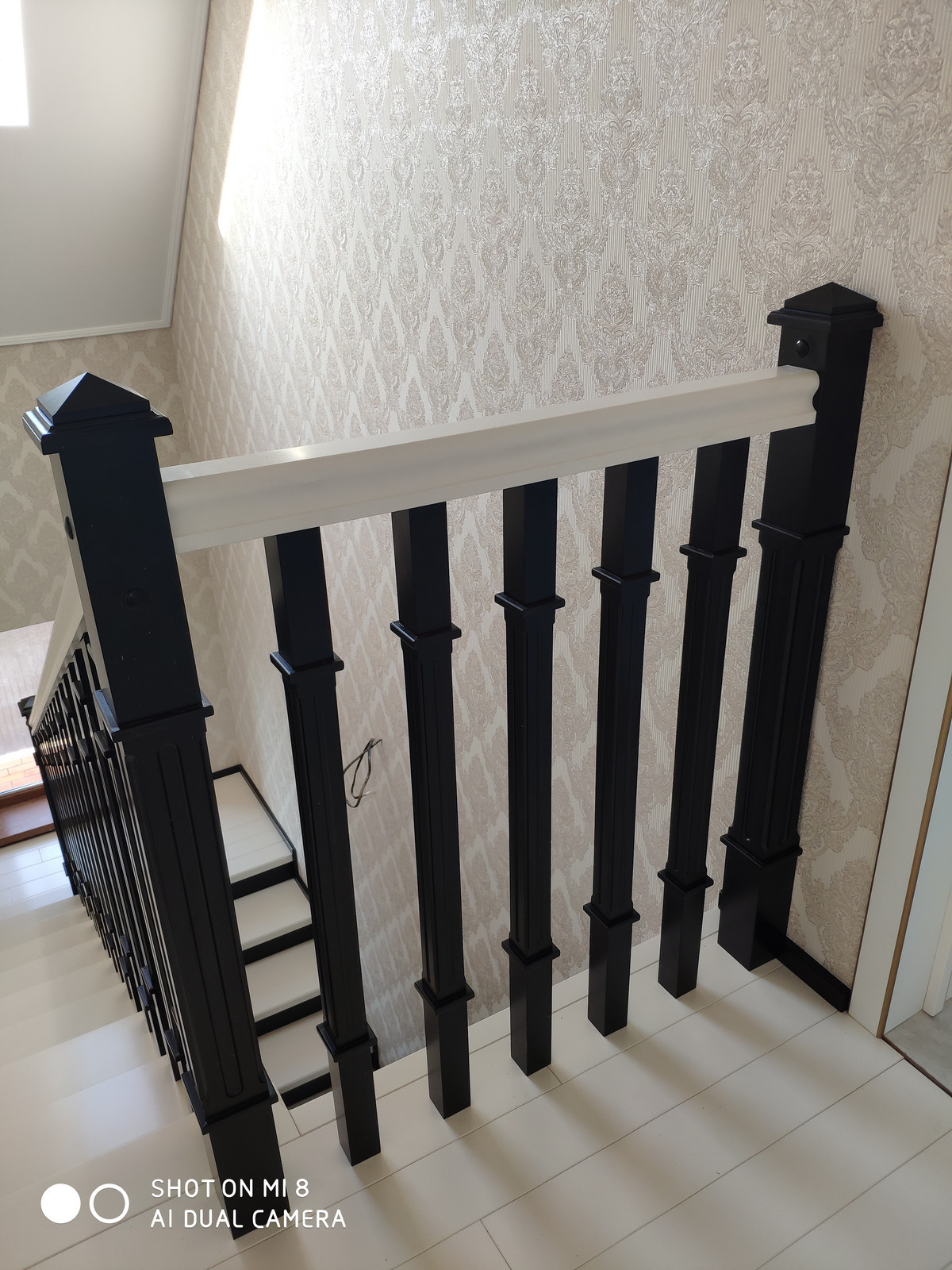 Лестница в контрастном стиле