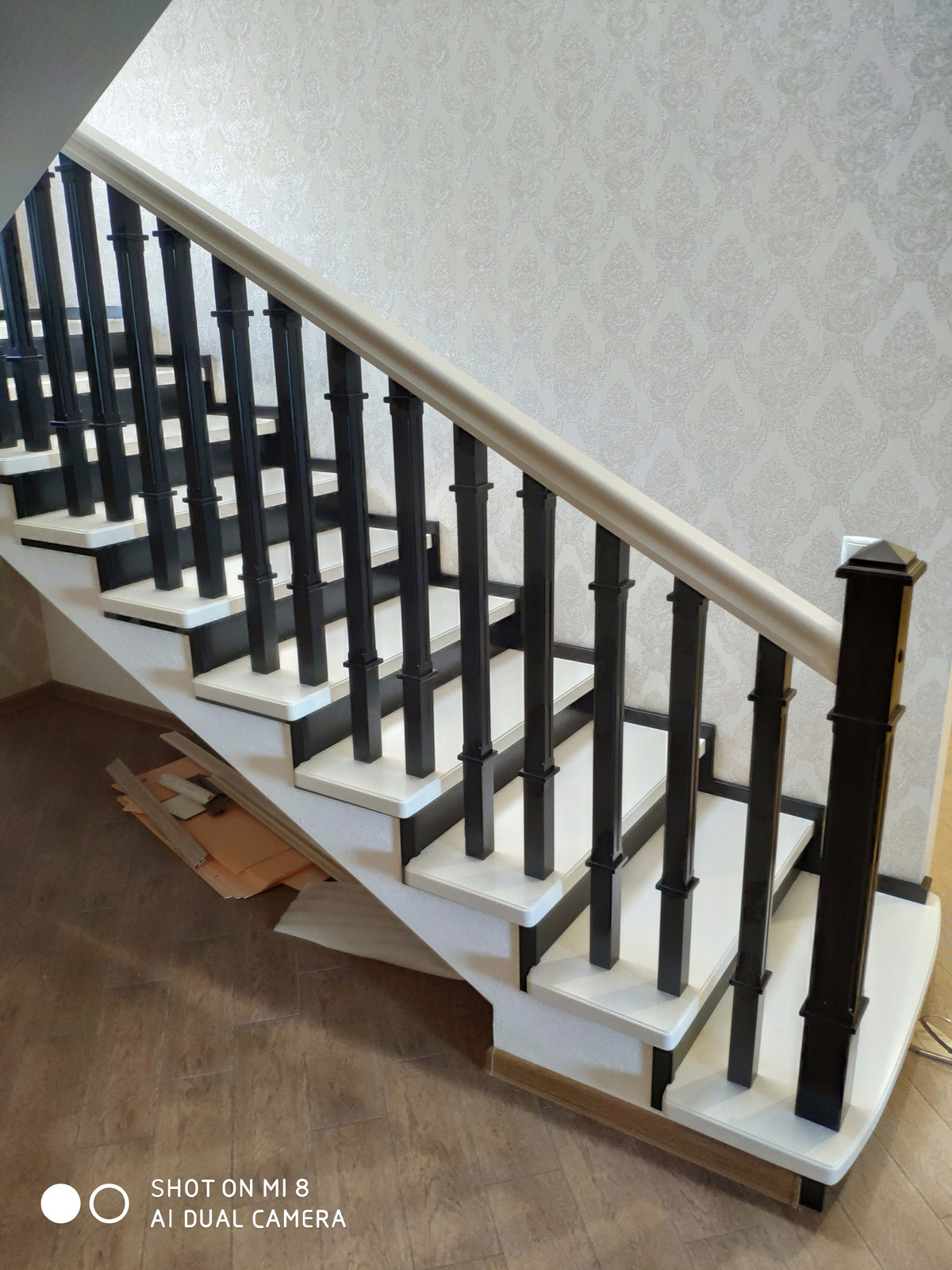 Лестница в контрастном стиле