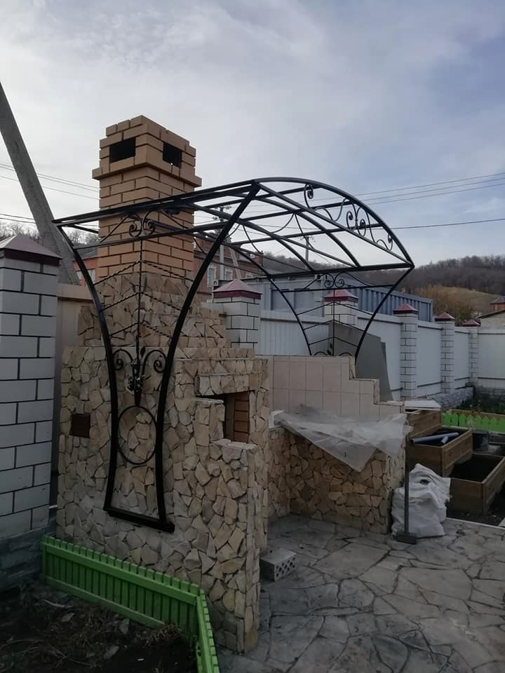 Выполнение различных кованых работ для загородного дома