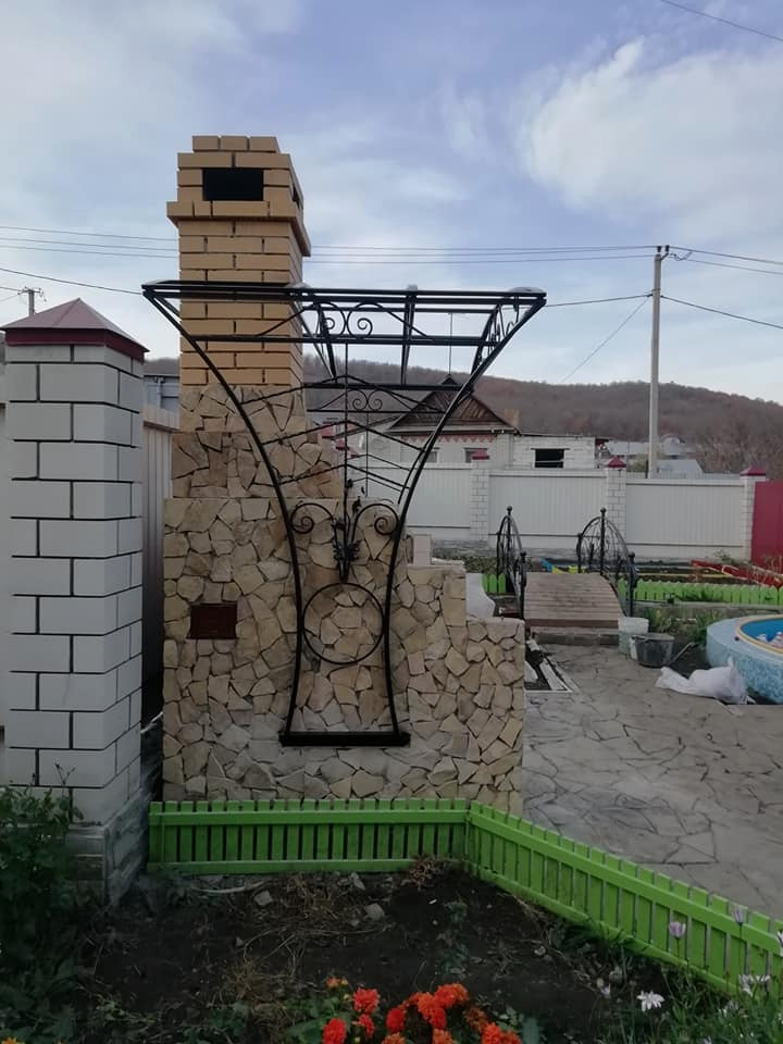 Выполнение различных кованых работ для загородного дома