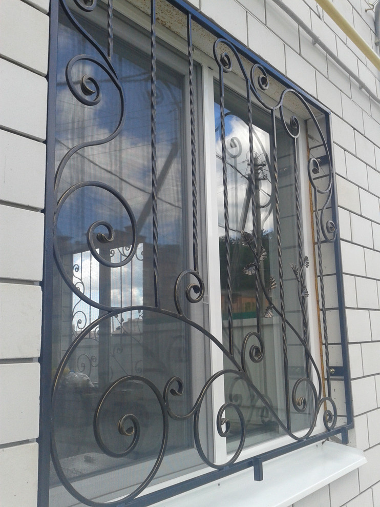 Выполнение различных кованых работ для загородного дома