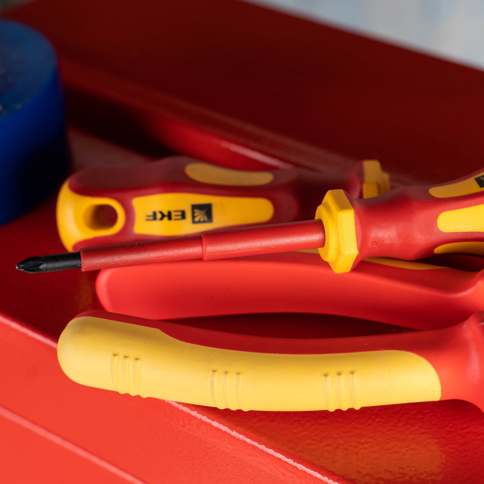 Электромонтажные изделия и инструменты EKF