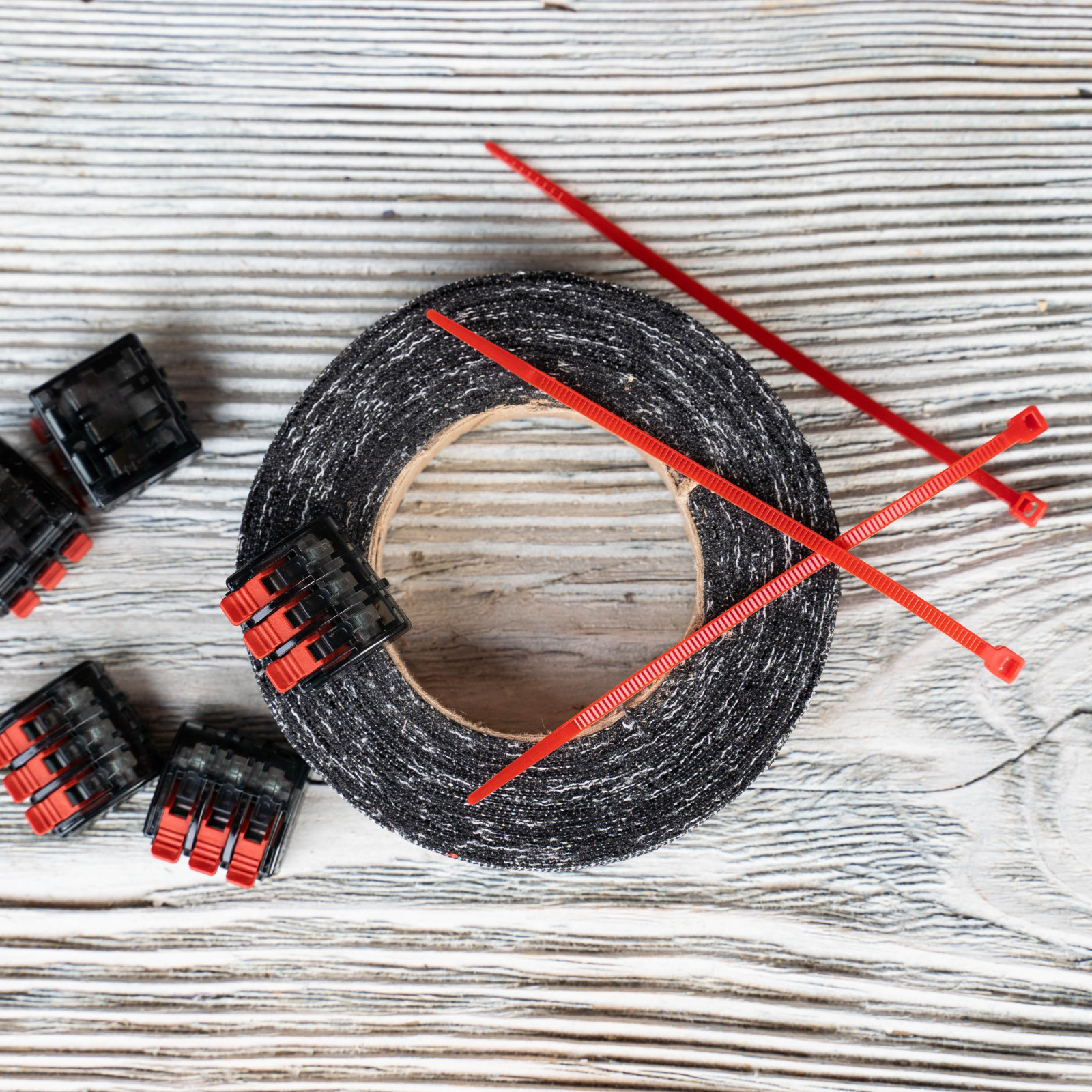 Электромонтажные изделия и инструменты EKF