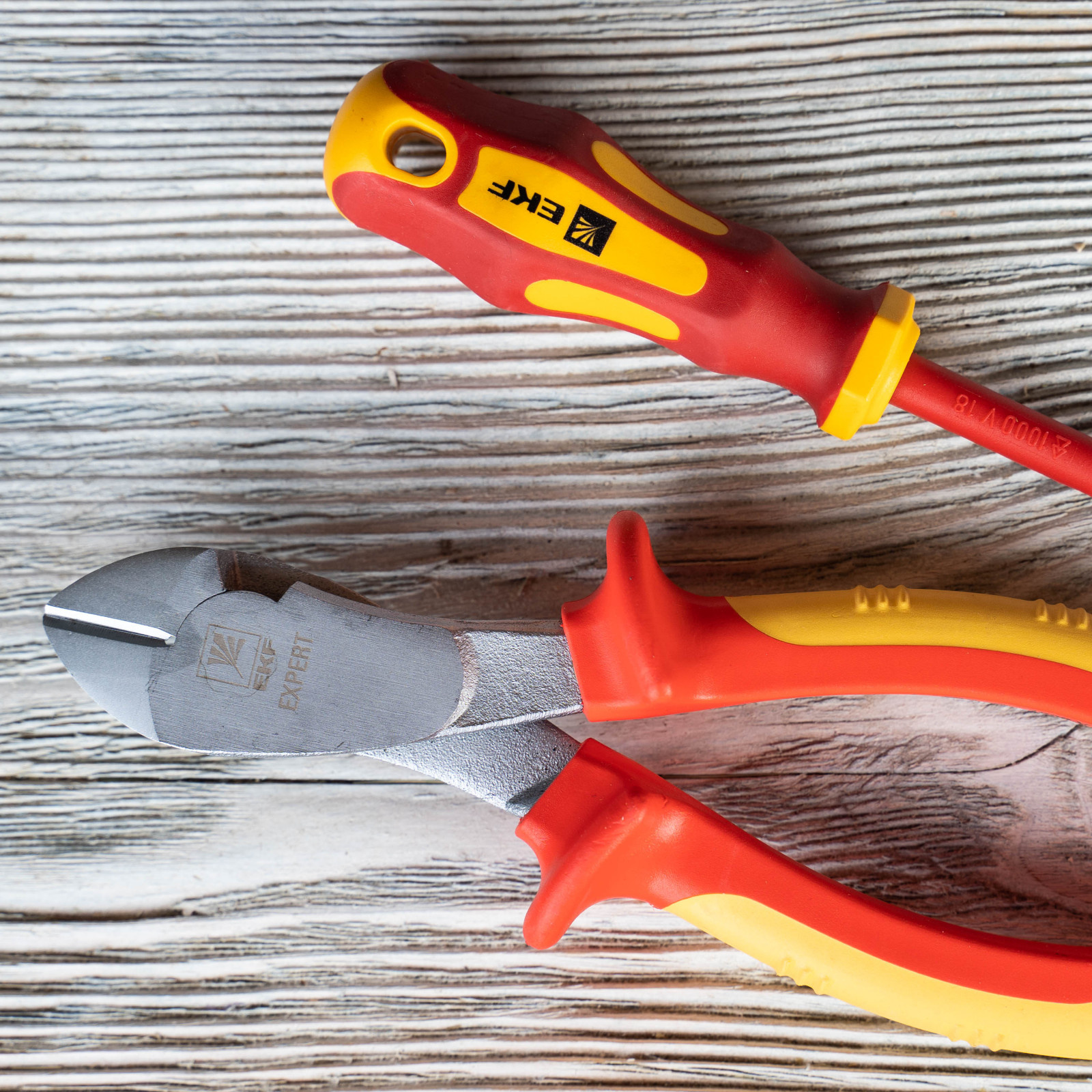 Электромонтажные изделия и инструменты EKF