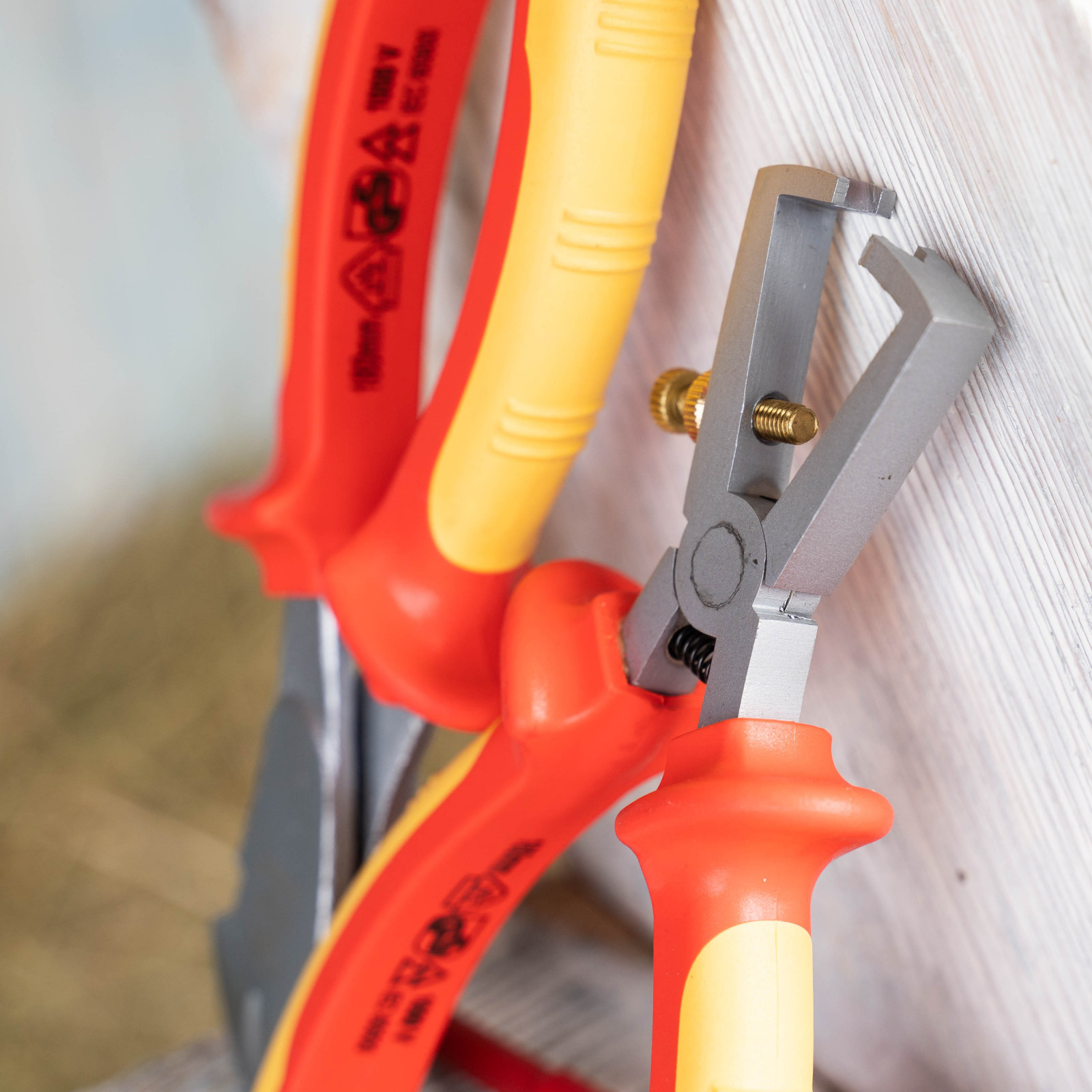 Электромонтажные изделия и инструменты EKF