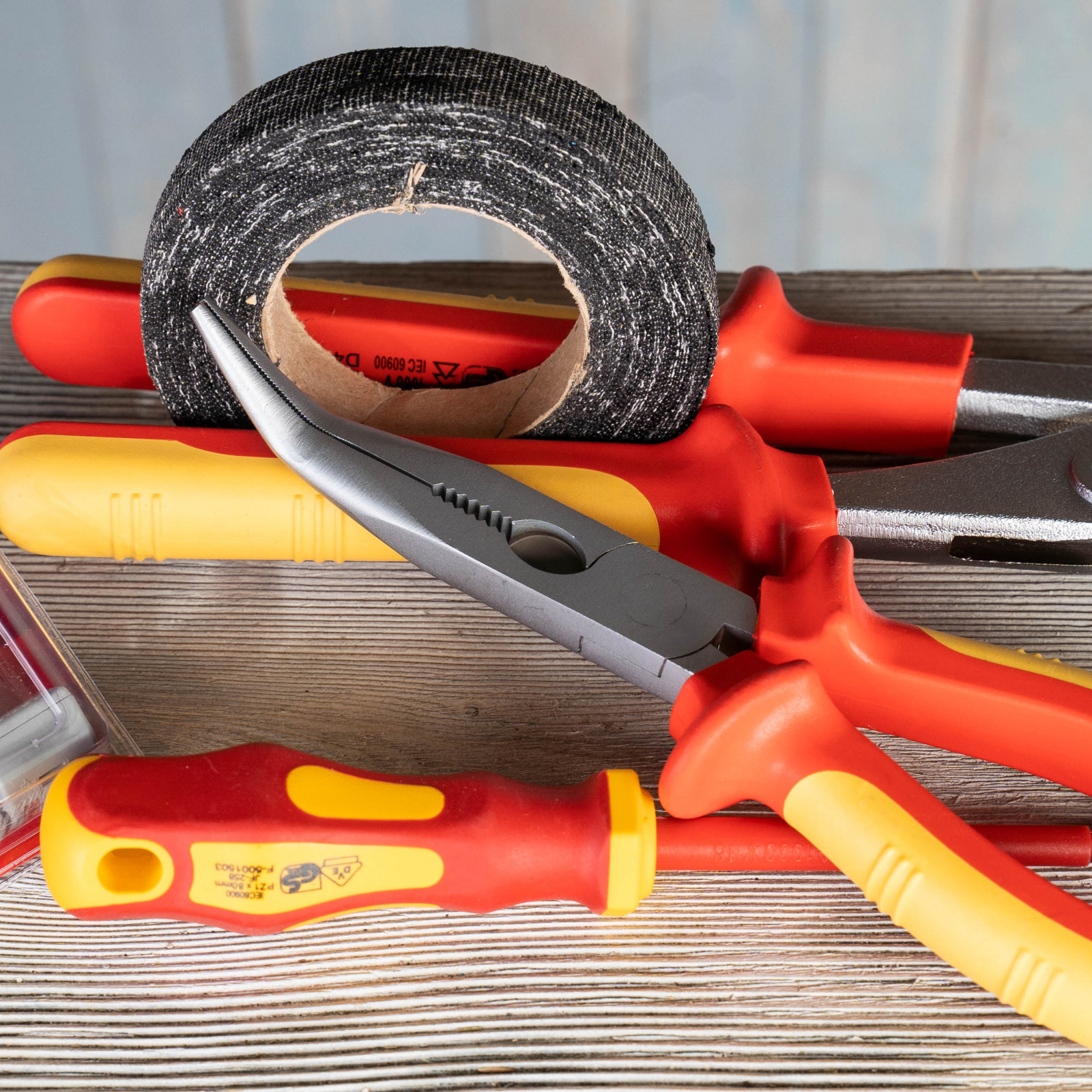 Электромонтажные изделия и инструменты EKF