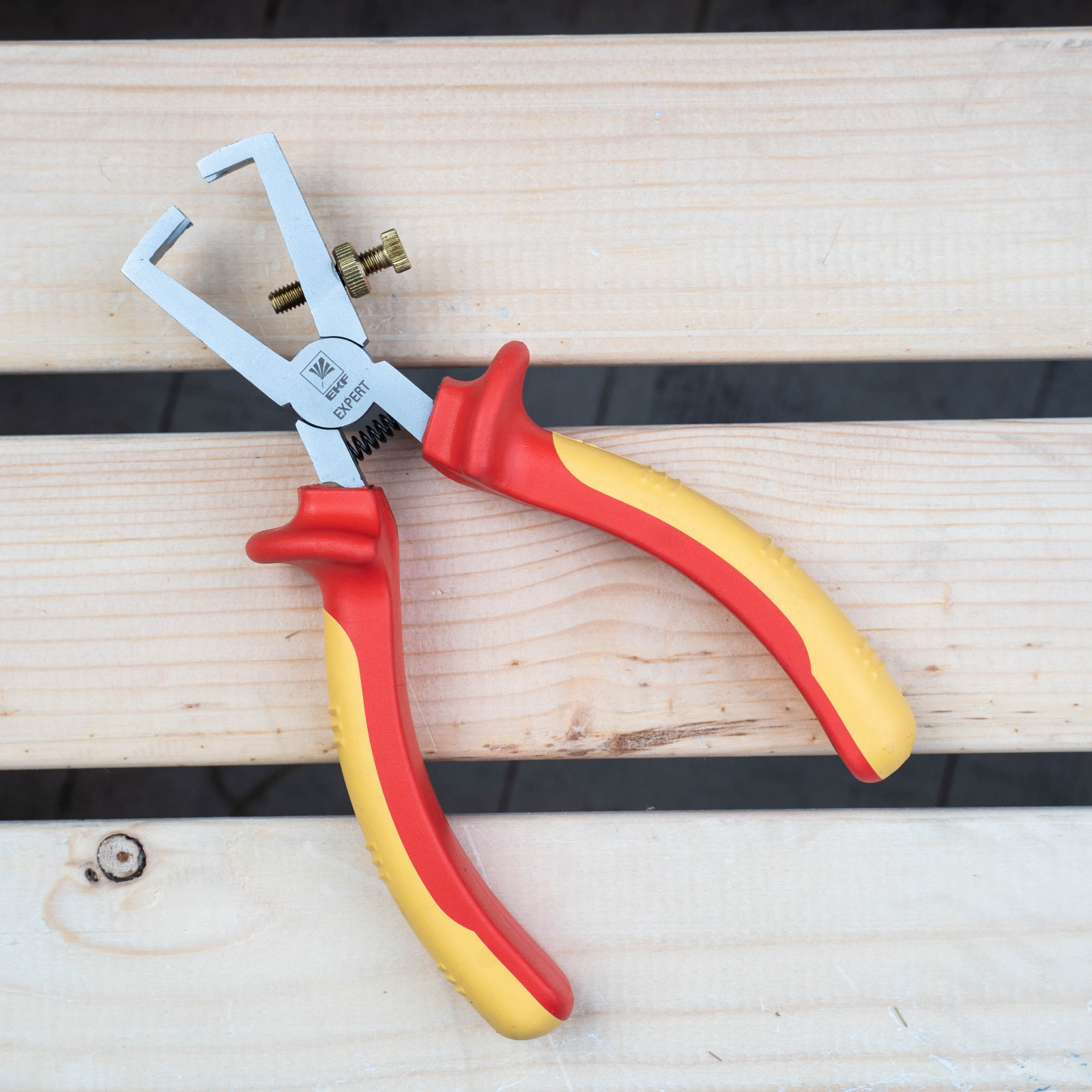 Электромонтажные изделия и инструменты EKF