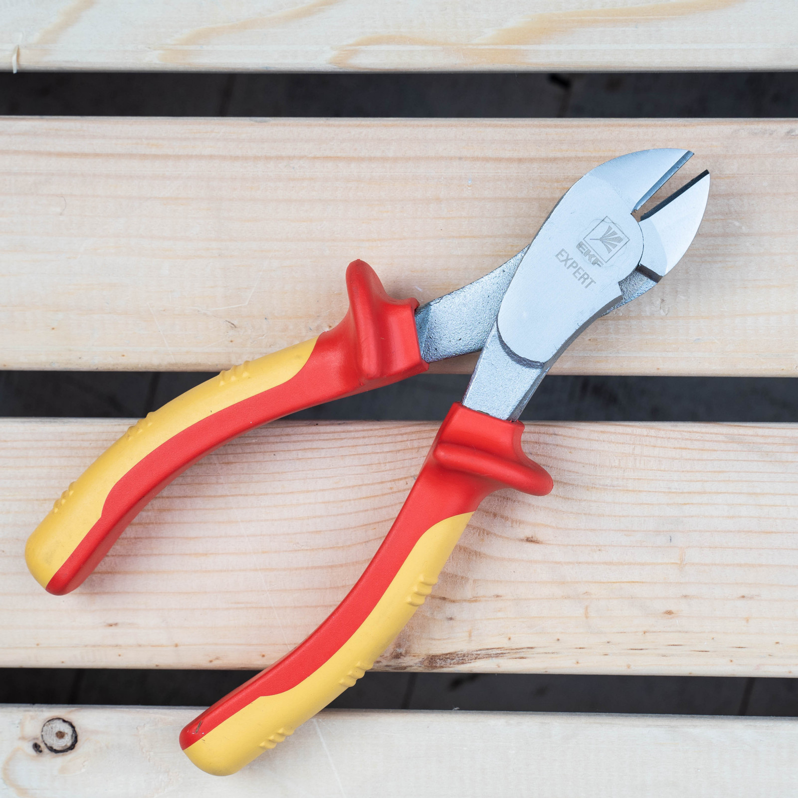 Электромонтажные изделия и инструменты EKF