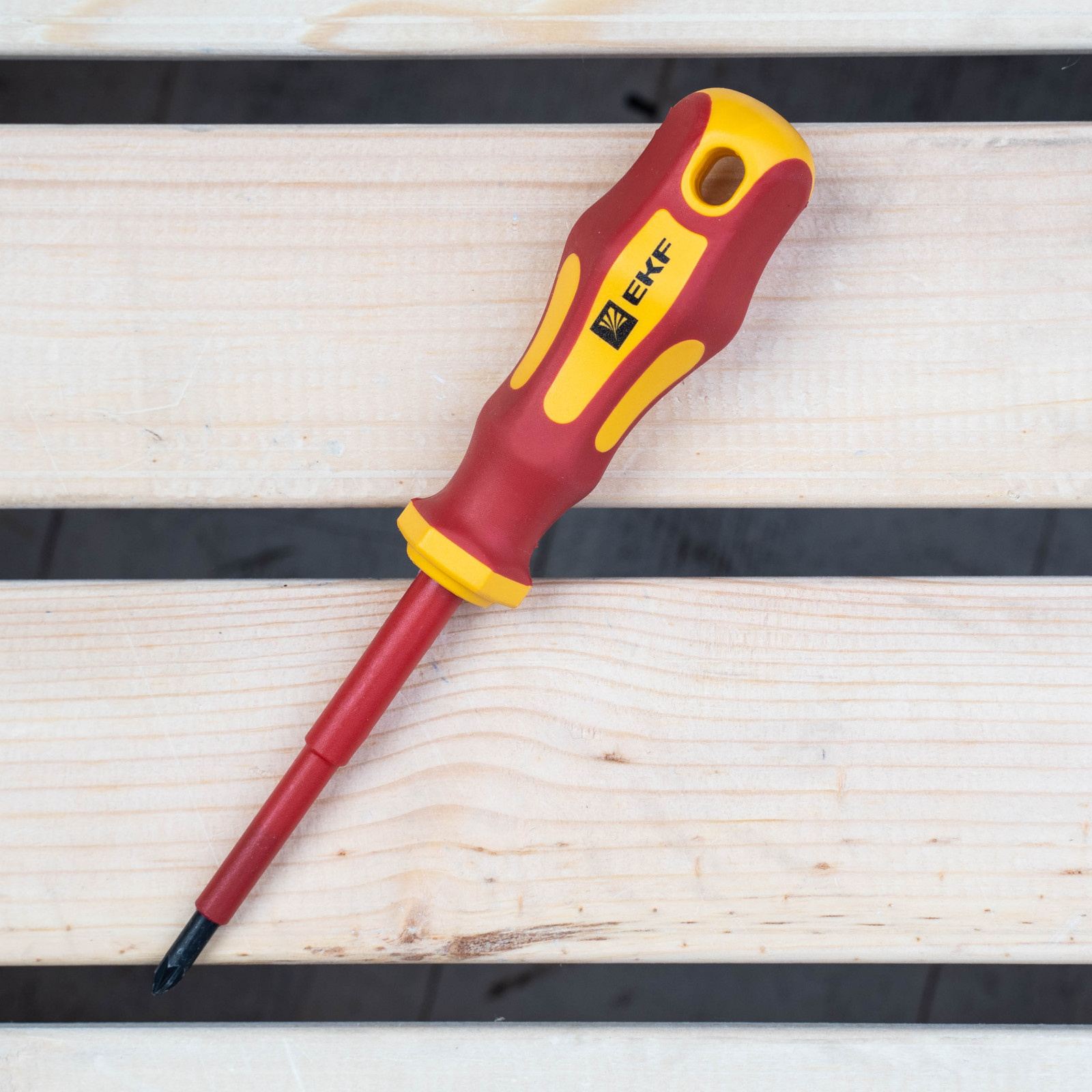 Электромонтажные изделия и инструменты EKF