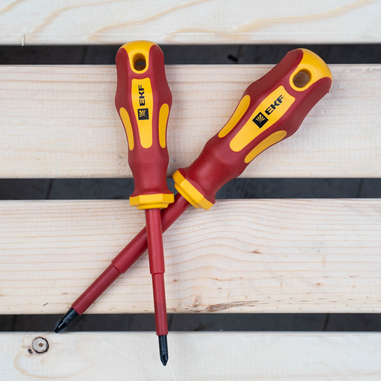 Электромонтажные изделия и инструменты EKF