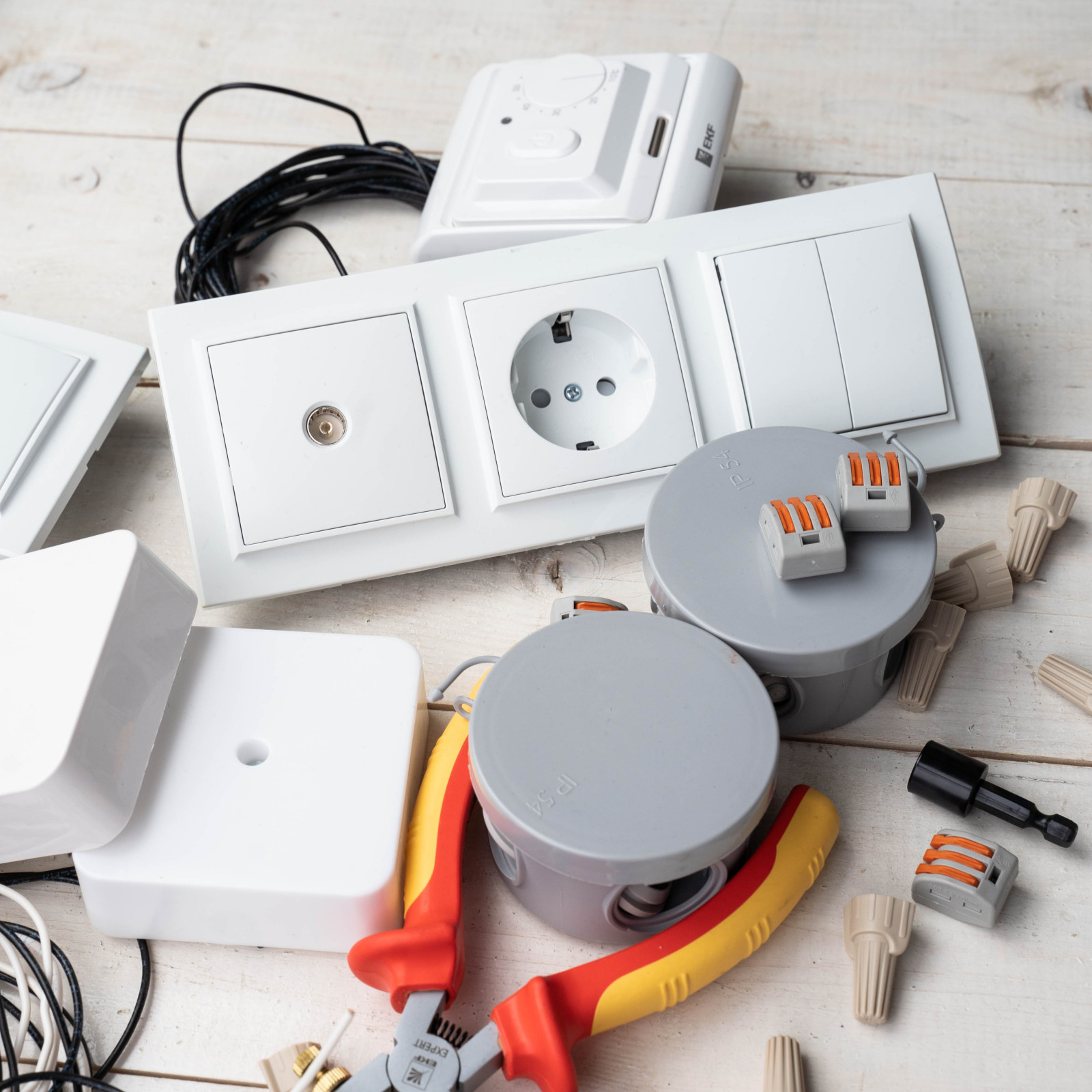 Электроустановочные изделия EKF