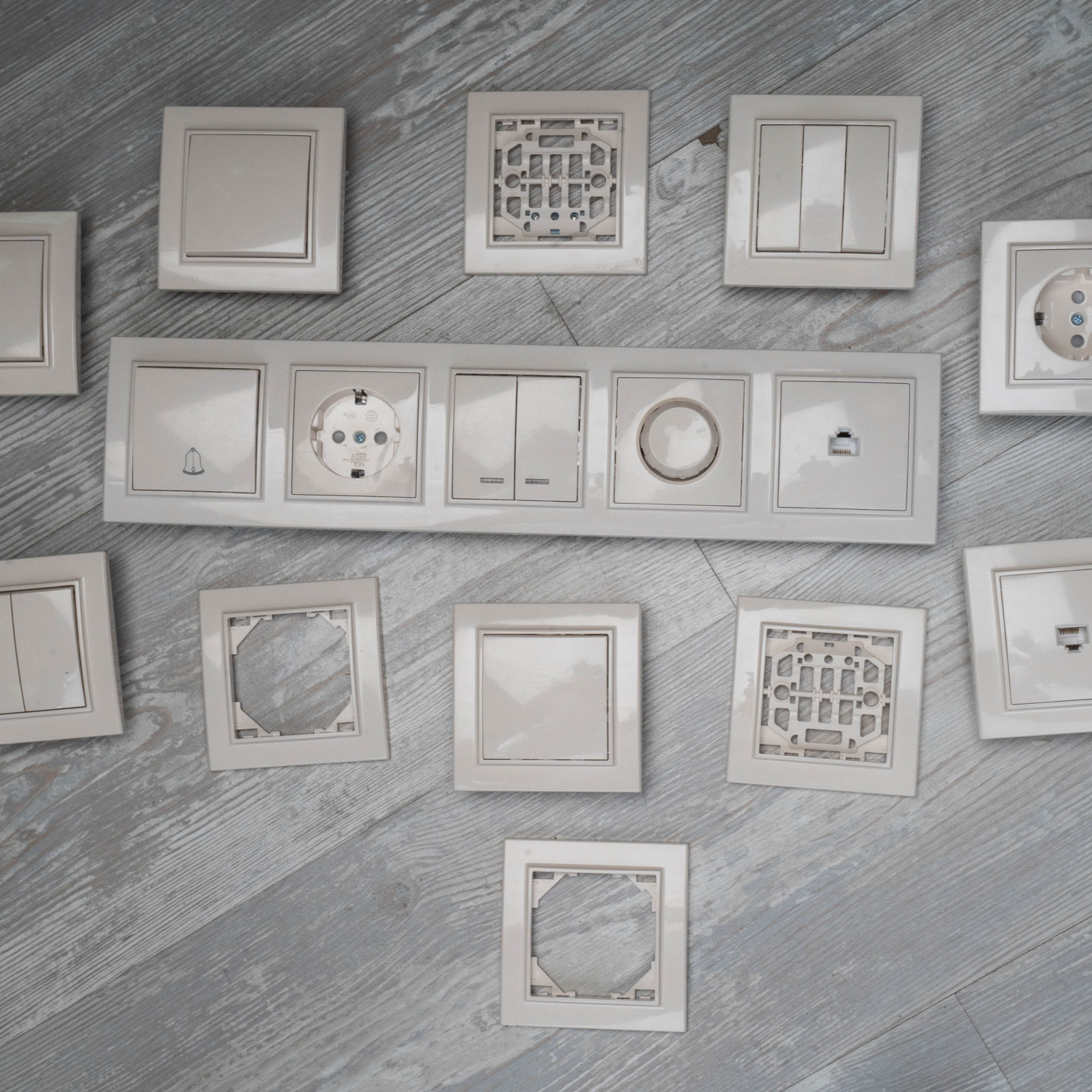 Электроустановочные изделия EKF